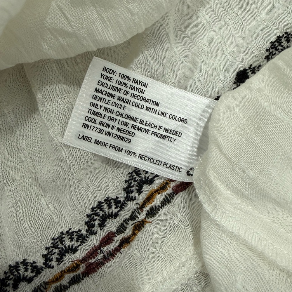 Knox Rose Peasant Sleeve Blouse - Picture 3 of 3